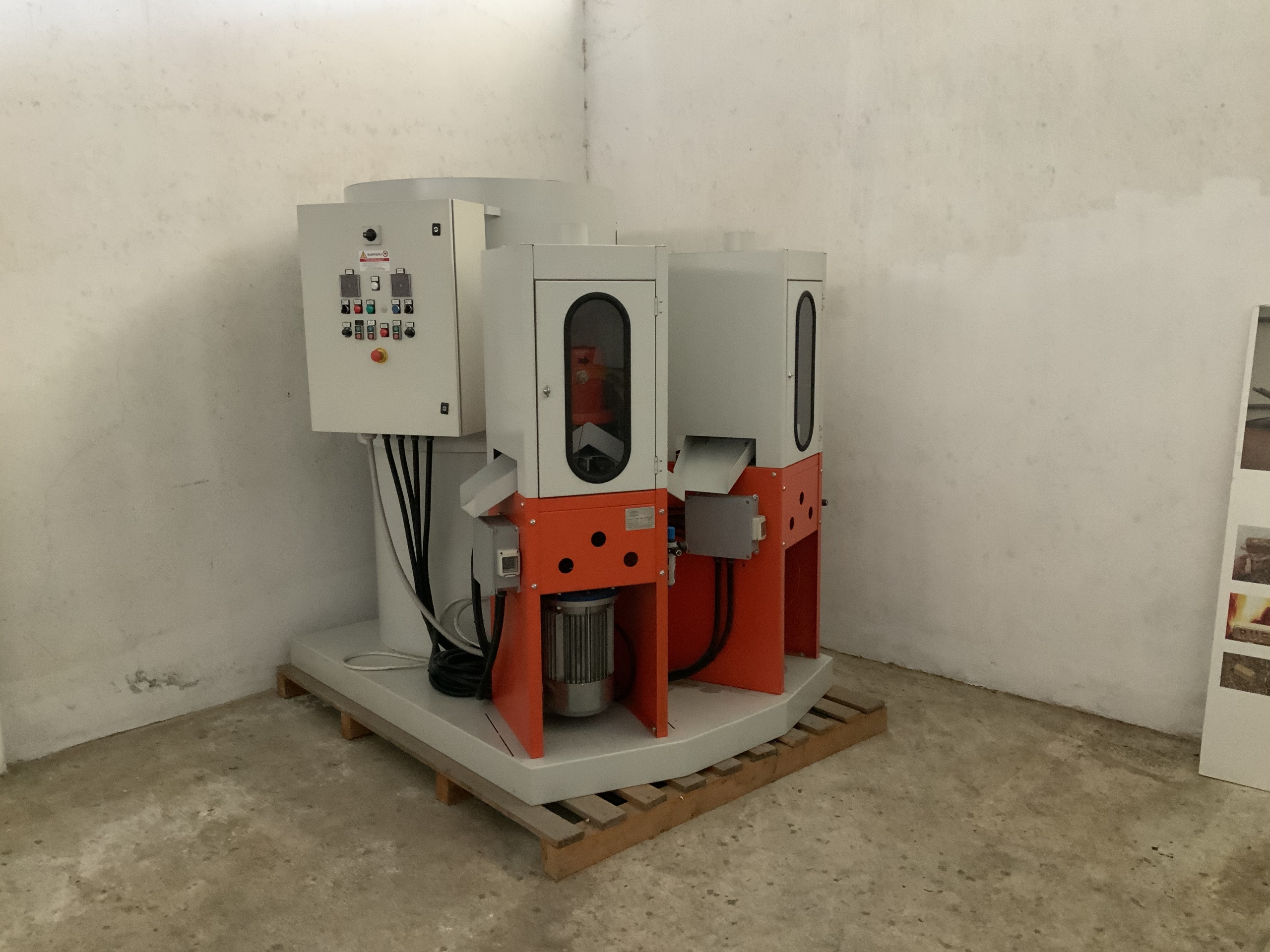 BREMBANA _ Υπέρ αυτόματη πρέσα κατασκευής στερεών καυσίμων πέλετ.